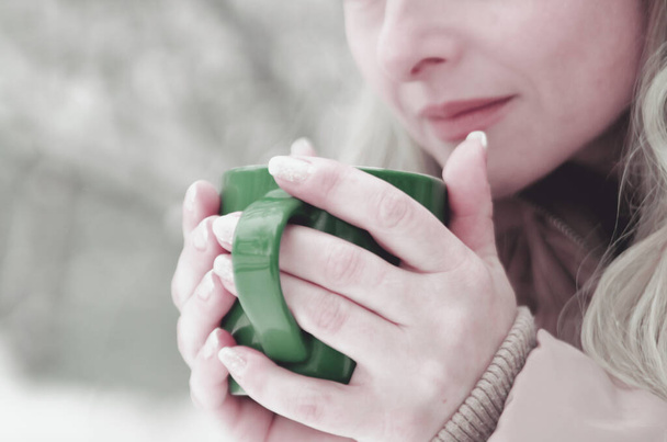 woman holding cup of coffee - Фото, изображение