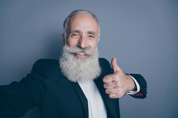 Self-portrait of his he nice attractive trendy content cheerful cheery gray-haired man showing thumbup new novelty solution ad isolated over dark grey pastel color background - Foto, Imagen