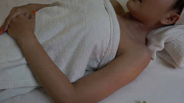 Asian beautiful woman relaxing in spa salon  - Filmagem, Vídeo