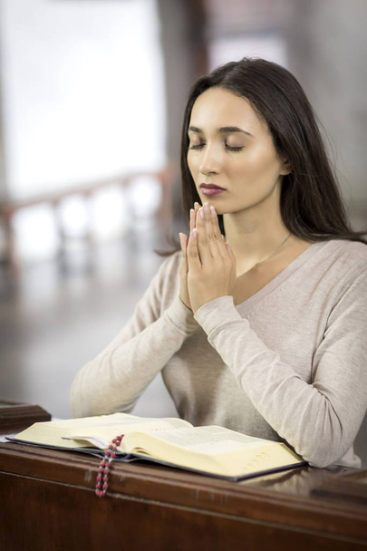 Woman praying indoors - Fotografie, Obrázek