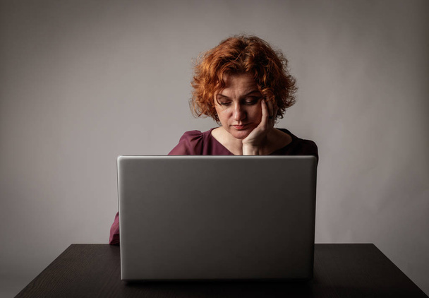 Red-haired woman with laptop. - Valokuva, kuva