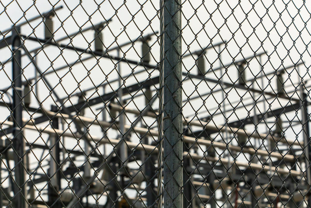 Εξωτερικός φράχτης ηλεκτρικού υποσταθμού - Φωτογραφία, εικόνα