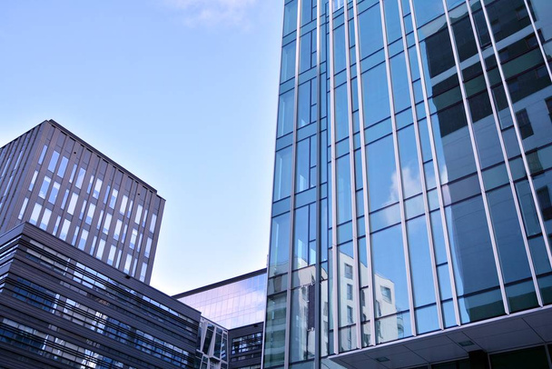 Abstrakti rakenne sininen lasi moderni rakennus pilvenpiirtäjiä. Liiketoiminta
. - Valokuva, kuva