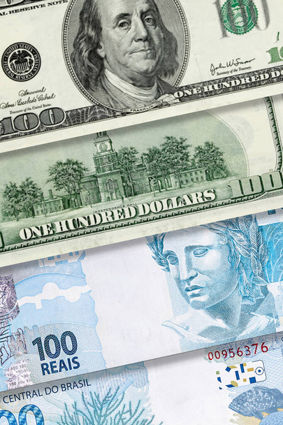 100 reais bankjegy, brazil pénz, pénzügyi válságban. A brazil valuta leértékelési koncepciója, magas dollár. - Fotó, kép