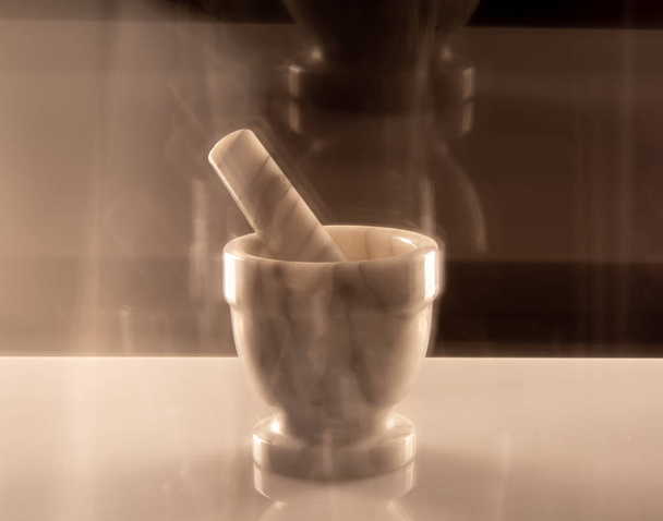 Ручная чаша для шлифования черного перца в стиле ретро
 - Фото, изображение