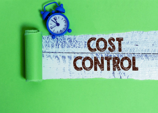 Handschrift Textschreiben Kostenkontrolle. Konzept bedeutet Praxis zur Ermittlung und Verringerung von Geschäftskosten. - Foto, Bild
