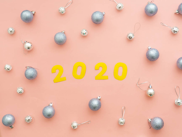 Silver Christmas balls on pink background. Festive Xmas decoration gray silver baubles. 2020 New Year - Fotoğraf, Görsel