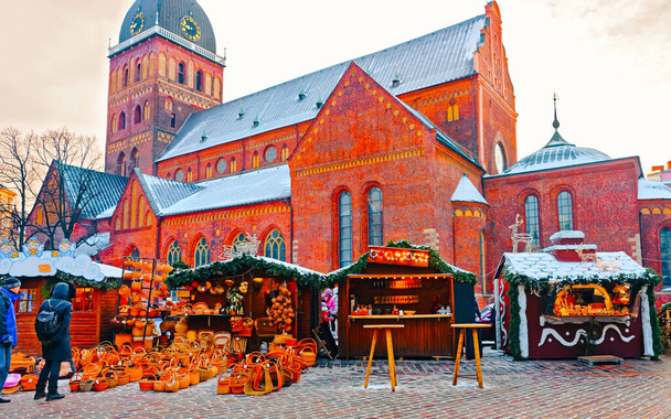 European Christmas fair stalls with straw baskets other traditional souvenirs reflex - Photo, Image