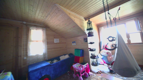 Мальчик сидит в детской комнате освещен дневным светом из окон в доме
 - Кадры, видео