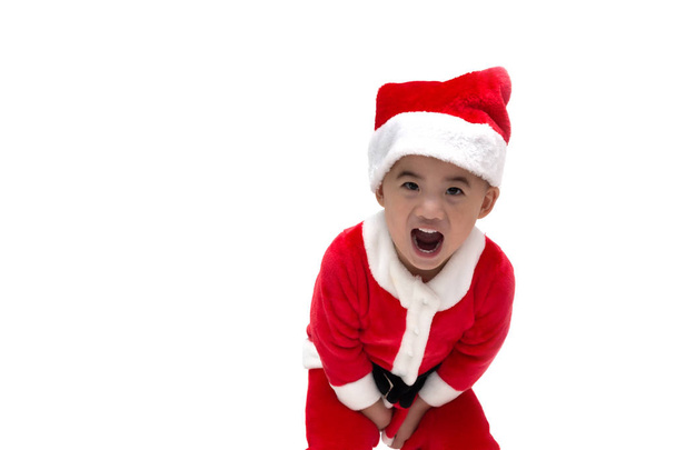 Asijské dítě chlapec Santa Claus vzrušený křičí a stojí izolované nad bílým pozadím, Wow a překvapený koncept - Fotografie, Obrázek