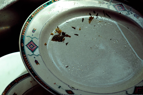 Unwashed dishes inside a kitchen sink - Valokuva, kuva