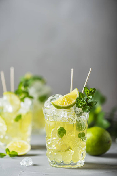 Cold tea with lime, mint and ice - Photo, Image