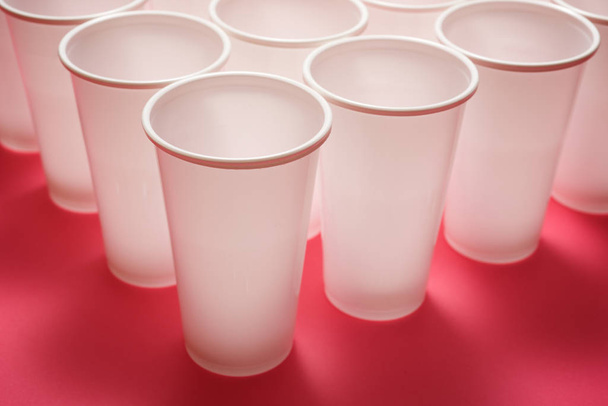 Eldobható poharak megtekintése - Fotó, kép