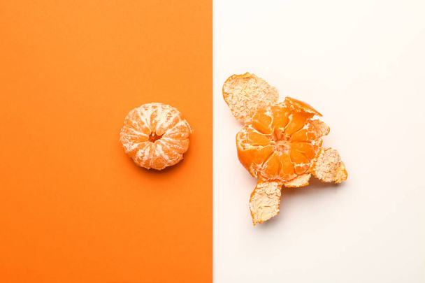 Dulces mandarinas sobre fondo de color - Foto, imagen