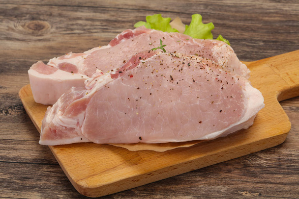Izgara için çiğ domuz eti biftek - Fotoğraf, Görsel