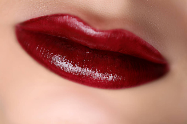 Rouge à lèvres frais et peau parfaite
 - Photo, image