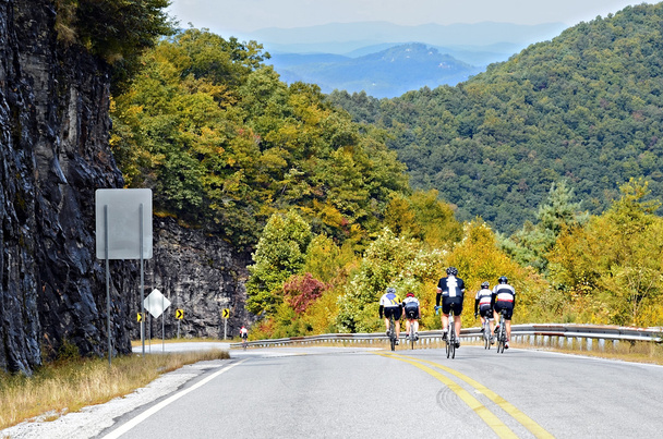 Осенние велогонщики
 - Фото, изображение