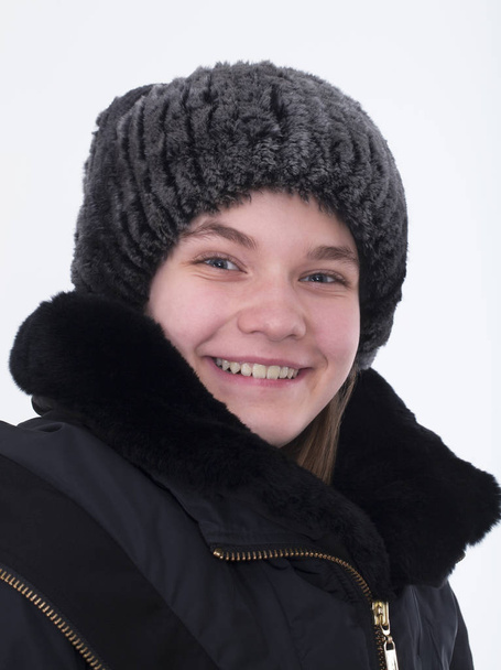 Porträt eines Teenagers in Winterkleidung - Foto, Bild