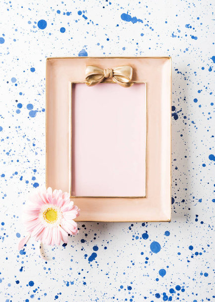 Golden pink frame with blank copy space. Mock up - Photo, Image