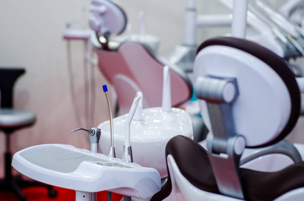 Zahnarztpraxis, zahnärztliche medizinische Instrumente. Zahnärztliche Werkzeuge. - Foto, Bild