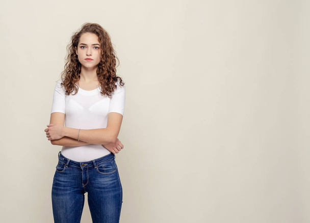 Portrait curly-haired girl in white T-shirt and jeans - Fotografie, Obrázek