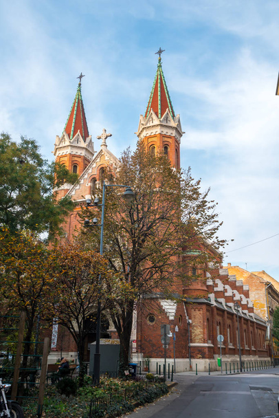 Piękny ceglany Kościół w Budapeszcie, Węgry. Religii. - Zdjęcie, obraz