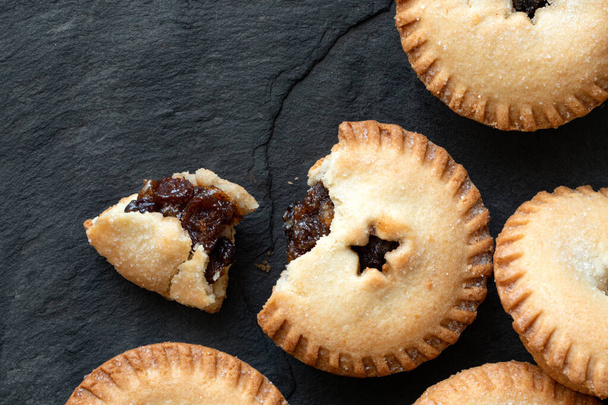 Broken open traditional british christmas mince pie with fruit f - Photo, image
