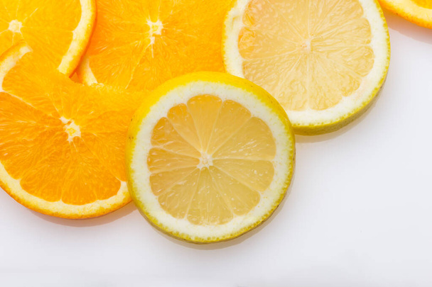 Orangen und Zitronen, Zitrusfrüchte - Foto, Bild