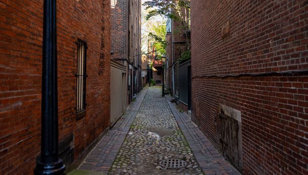 Boston Side Alley με Cobble Stones και τούβλα τοίχους - Φωτογραφία, εικόνα