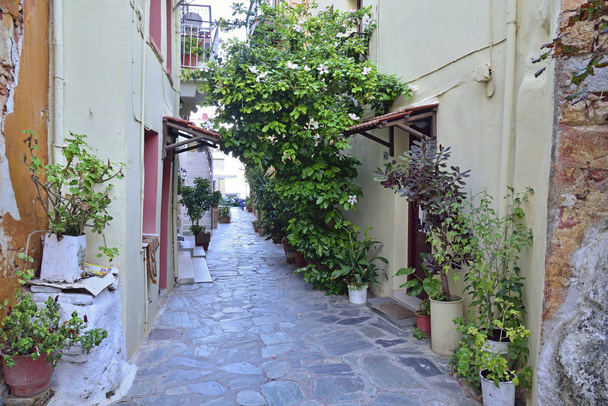Διάδρομος στην παλιά πόλη των Χανίων, Κρήτη  - Φωτογραφία, εικόνα