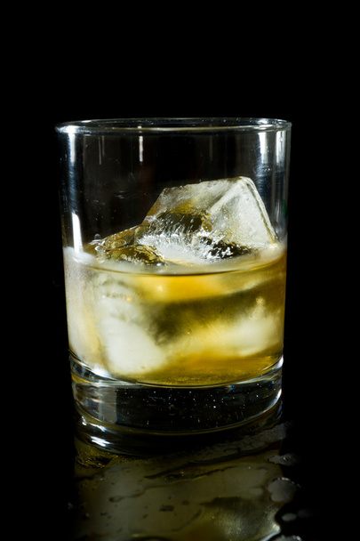 Whiskey z lodem - Zdjęcie, obraz