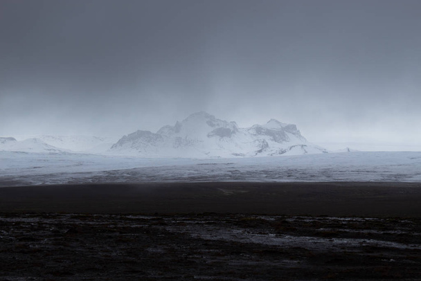 eső a gleccseren Izlandon - Fotó, kép