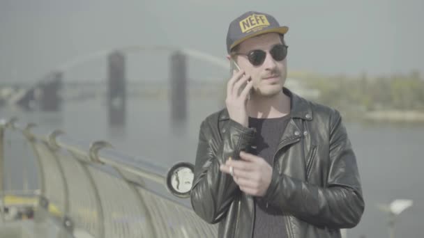 The guy speaks on a cell phone and smokes - Materiaali, video