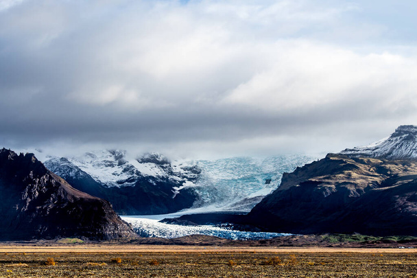 gyönyörű hófedte gleccser Dél-Izlandon - Fotó, kép