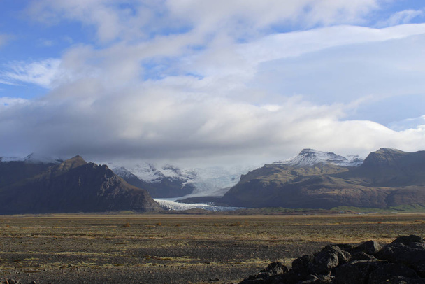 route en Islande faite de roches volcaniques
 - Photo, image