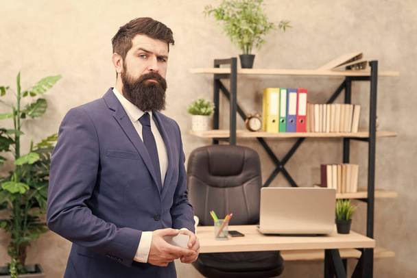 Bearded hipster top manager hold card. Banking services. Guy formal suit stand in office. Businessman hold blank card. Finance and accounting. Easy and quick payment. Bank card. Financial support - Fotoğraf, Görsel