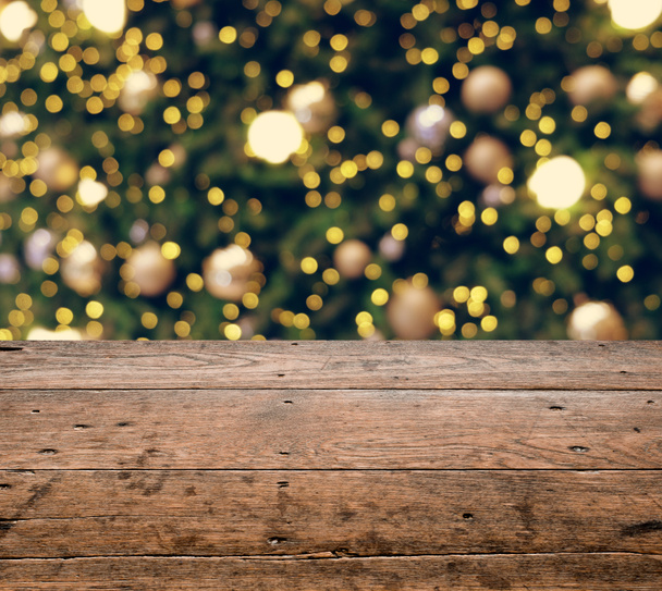 Svuota vecchio tavolo di legno di fronte a Natale o felice anno nuovo
  - Foto, immagini