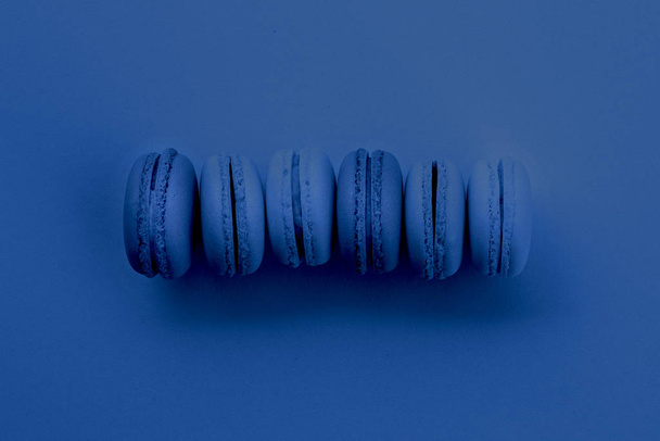 Classic macaroon in blue on a blue background - Foto, immagini