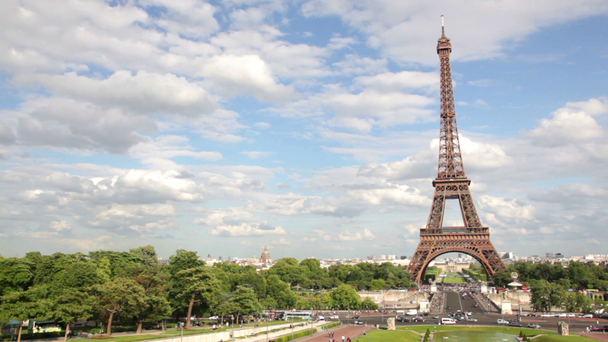 Wieża Eiffla w Paryżu, Francja - Materiał filmowy, wideo