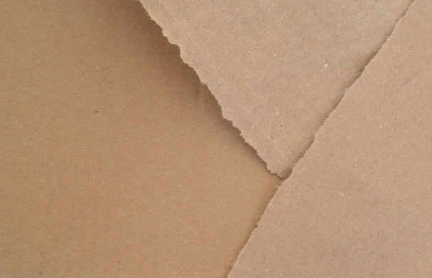 Carton avec bords déchirés disposés en couches superposées
. - Photo, image