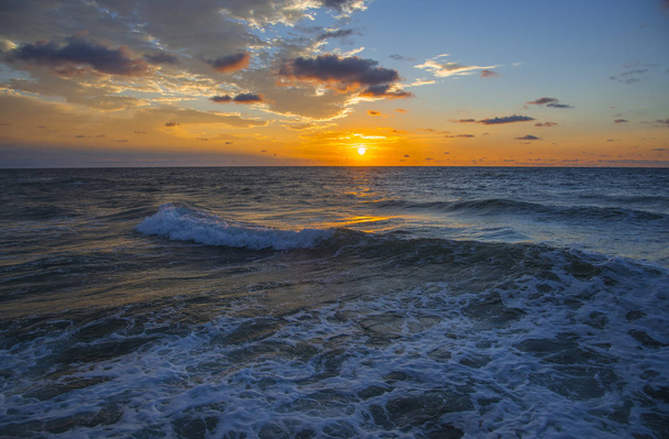 Wschód słońca nad Morzem Czarnym - Zdjęcie, obraz