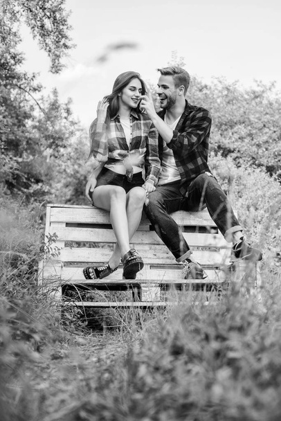 Couple in love sit on bench. Summer vacation. Enjoying nice weekend together. Youth hang out. Boyfriend and girlfriend in love. Love and romance concept. Family weekend. Romantic date in park - Foto, afbeelding
