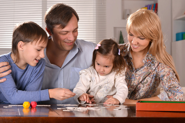 Family with cheerful children - Zdjęcie, obraz