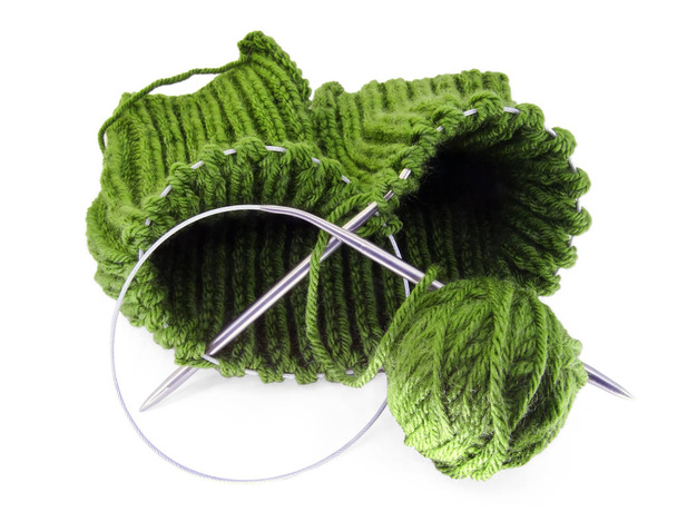 Composition pour tricot - outils à tricoter, tout pour tricoter, aiguilles à tricoter, isolés sur fond blanc
. - Photo, image