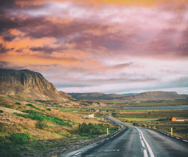 Amazing road across Iceland in summer - Foto, afbeelding
