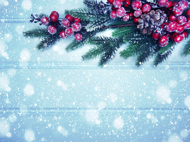 sfondo invernale con rami di abete coni e neve
 - Foto, immagini