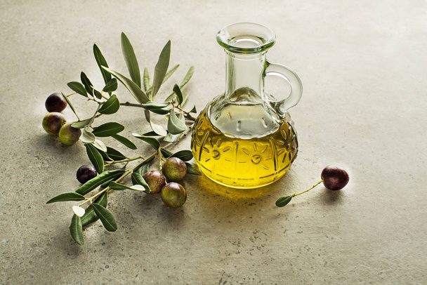 Olive oil bottle - Φωτογραφία, εικόνα