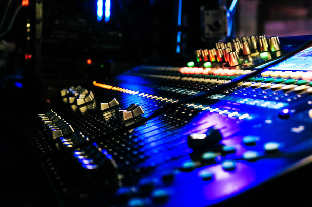 Closeup ενός ήχου ανάμειξη πίνακα ελέγχου - Φωτογραφία, εικόνα