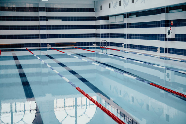 pool for swimming athletes of the track - Fotoğraf, Görsel
