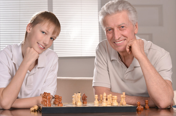 familia en un ajedrez
 - Foto, imagen